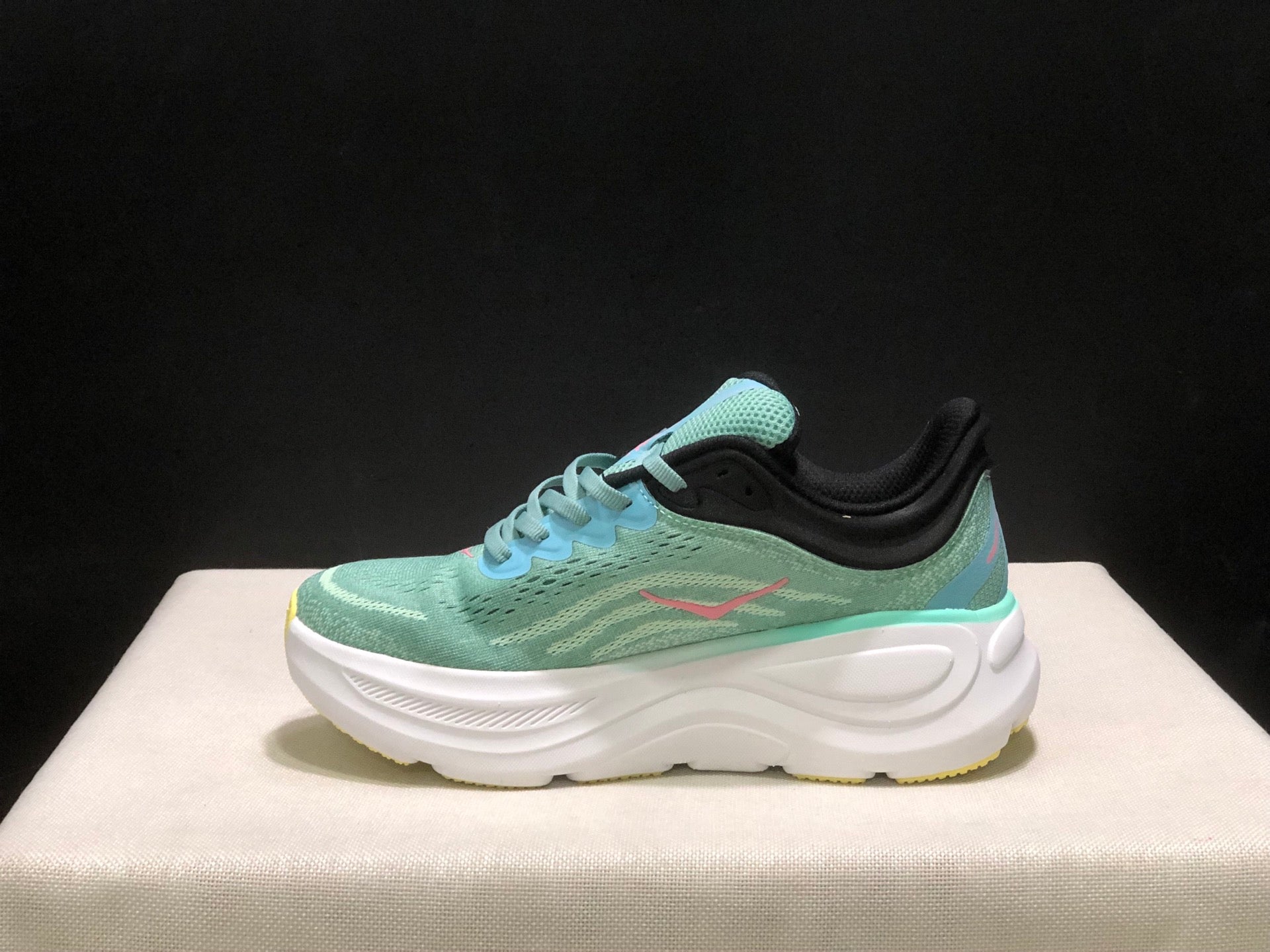 HOKA ONE ONE Bondi 9