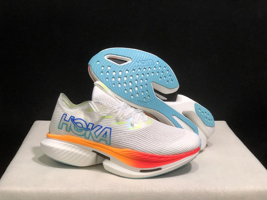 HOKA ONE ONE CIELO X1
